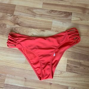 Cheeky swimsuit bottoms